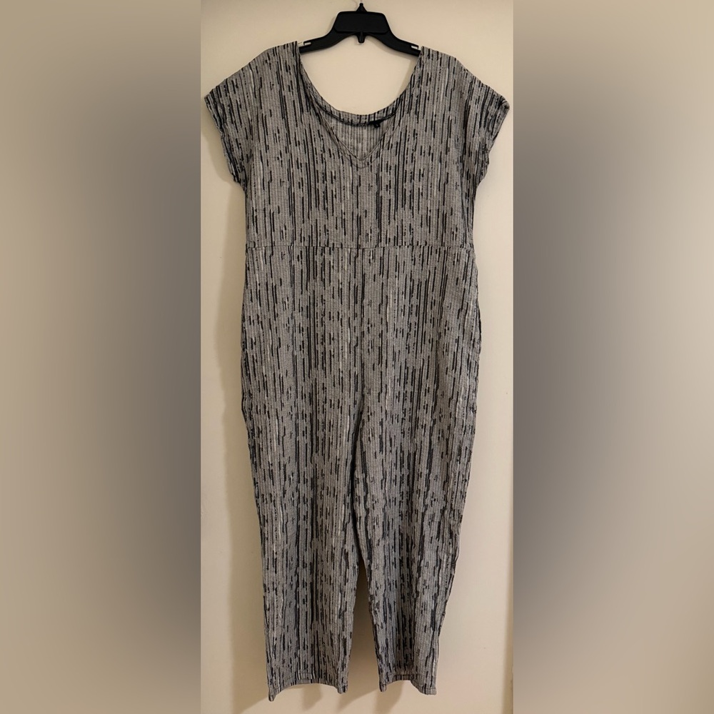 Lisa Bayne Gray Textured Jumpsuit size S oversized